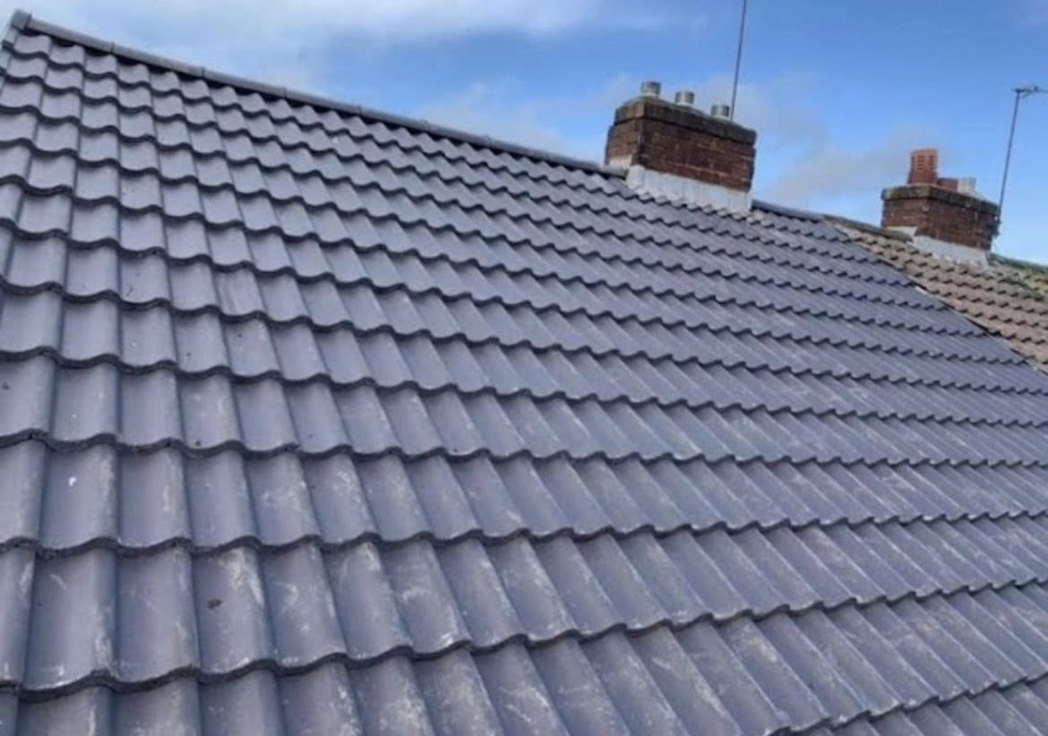 Seamless guttering installation